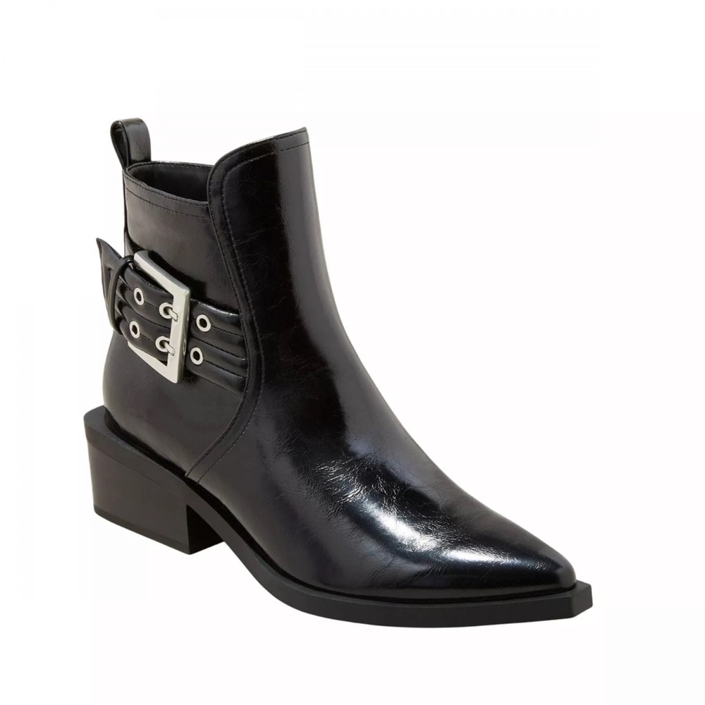 wild Fable Giovanna Buckle
Western Ankle Boots with memory foam soles
